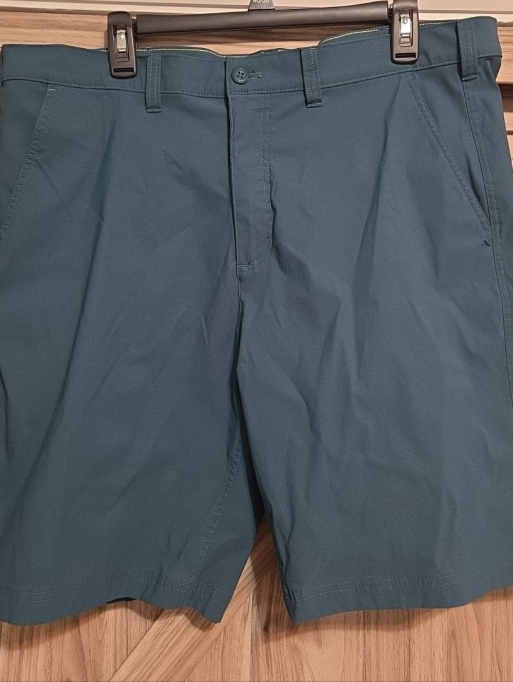 Men's Eddie Bauer Casual Shorts in Green Size 40